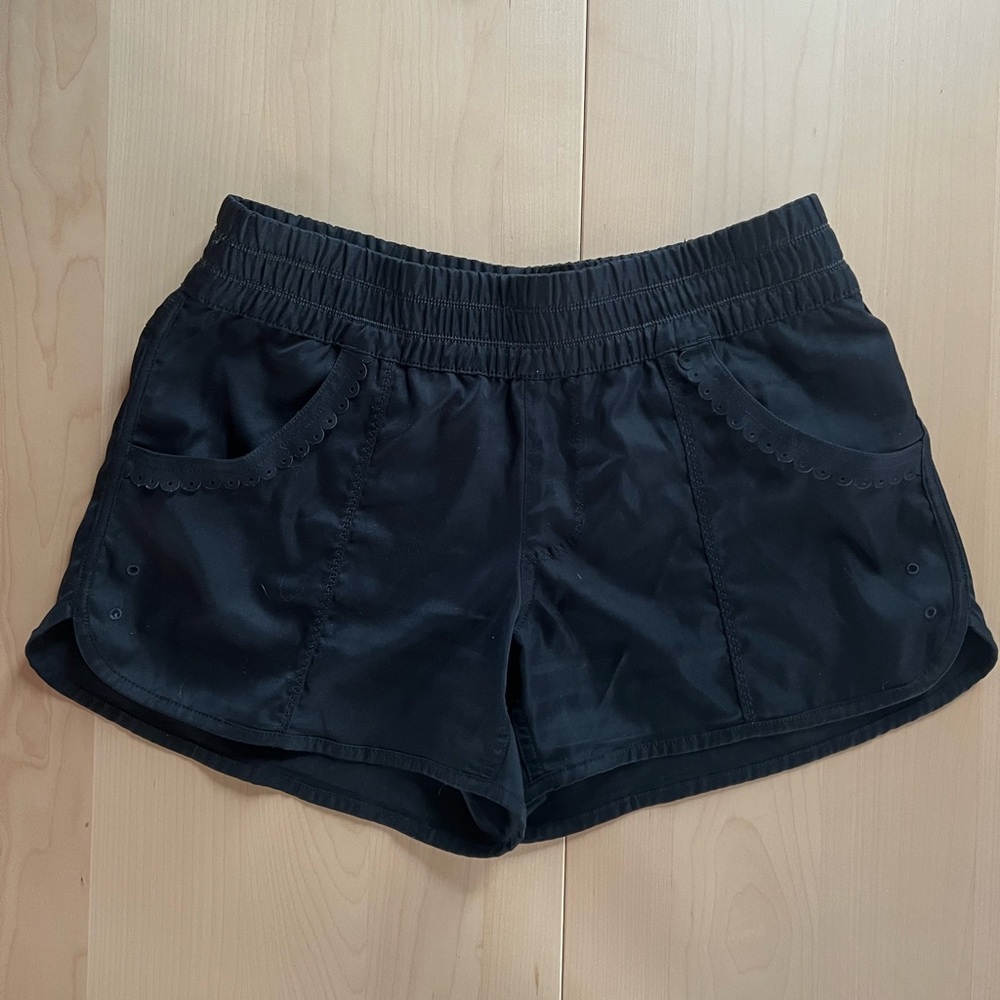 Black Lululemon shorts